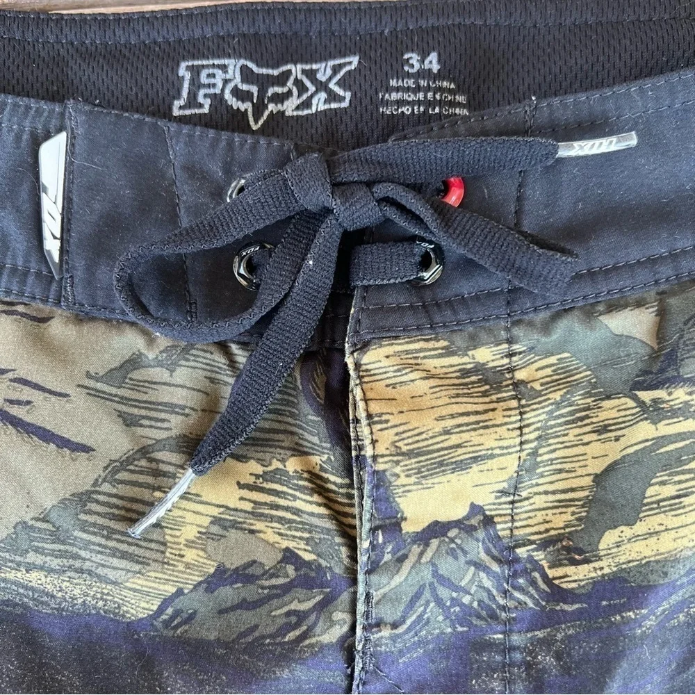 FOX Racing Dark Hawaiian Tropical Boardshorts Green Black 9” Inseam Size 34 GUC